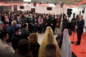 نيابة عن الرئيس.. اشتية يشارك في حفل استقبال بمناسبة أعياد الميلاد المجيدة