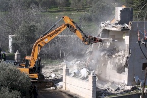 الاحتلال يهدم بناية سكنية في العيسوية