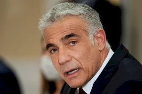 لابيد يلوح بالخيار العسكري ضد إيران