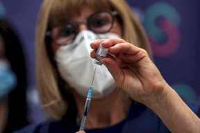 حصول أول إسرائيلي على الجرعة الرابعة من لقاح كورونا