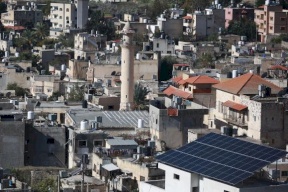 توجيهات من الرئيس.. تركيب حمايات وشيك حديد على نوافذ المنازل في برقة