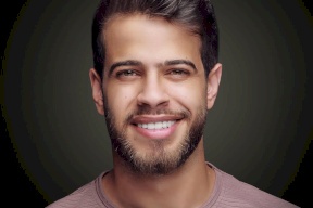 شاهد| أدهم النابلسي امام مسجد.. احدث صورة للفنان المعتزل