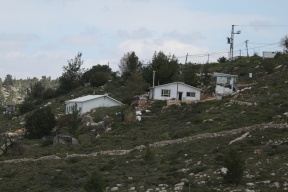 مستوطنون يشرعون بشق طريق استيطانية غرب بيت لحم