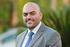 وزارة العمل تطلق برنامج "عمل وعمال" بالتعاون مع الإذاعة الرسمية