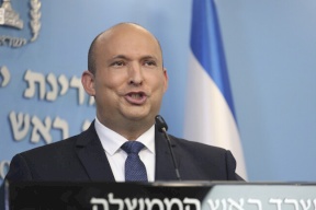 بينيت يبحث مع جونسون الملف النووي الإيراني