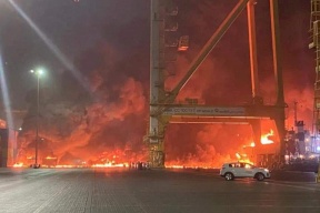 3 قتلى وإصابات بانفجار 3 صهاريج محروقات في منطقة مصفح بالإمارات