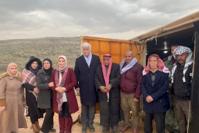 شاهد- بُنيت في ليلة واحدة.. هيئة الجدار والاستيطان تنتزع قراراً بمنع هدم مدرسة عين سامية