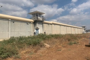 اختراق جديد في سجن جلبوع.. أسيران تمكنا من إجراء اتصالات رغم الحظر المفروض!