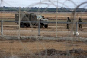 قوات الاحتلال تطلق النار والغاز وسط وجنوب قطاع غزة