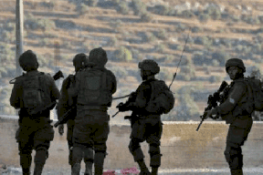 نابلس: الاحتلال يعتقل 7 مواطنين بينهم أربعة اشقاء