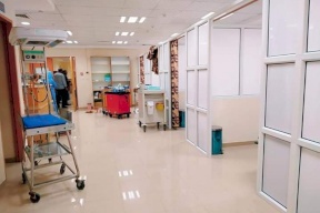 صور| صحة غزة توضح: العثور على جثة طفل حديث الولادة باحد حمامات مشفى شهداء الاقصى