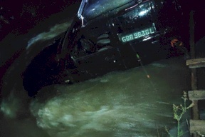  الدفاع المدني: انقاذ 5 أشخاص جرفت مركبتهم السيول شمال رام الله 