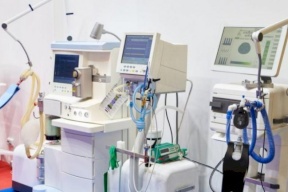 الاحتلال يمنح دخول أجهزة طبية للقطاع