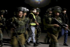 بالأسماء- الاحتلال يعتقل 35 مواطناً من الضفة أغلبهم من مخيم الأمعري