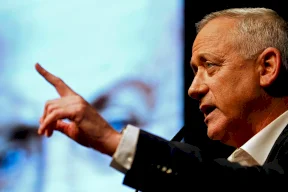 إعلام عبري: زيارة غانتس إلى البحرين رسالة مباشرة لإيران