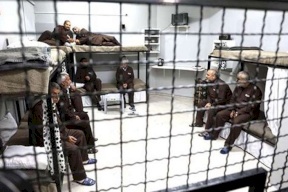 الأسرى يقررون إغلاق الأقسام ويدعون ليومي غضب الجمعة والإثنين