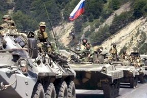 روسيا تنقل مدفعية وقاذفات صواريخ لمواقع هجومية