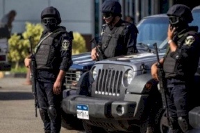 نفذ مذبحة في مصر.. مصرع قاتل والديه وزوجته بنيران الشرطة
