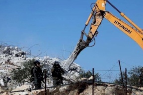 الاحتلال يهدم منزلا قيد الإنشاء في "سطح مرحبا" بالبيرة