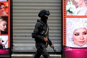 فنانة مصرية كبيرة تستنجد بالسيسي بعد تهديد من نجلها بقتل زوجها