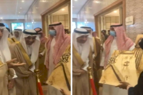 رد فعل غير متوقع من أمير سعودي أهدته فتاة لوحة مرسومة له! (فيديو)