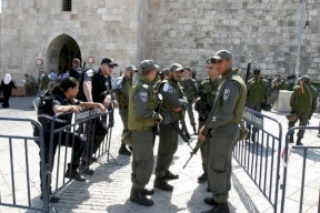 إسرائيل: الشرطة هي المسؤولة عن تطبيق القانون في الأقصى