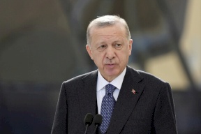 شاهد- صورة أردوغان مع أحفاده للبيع في مزاد علني.. سيبدأ بهذا الثمن!