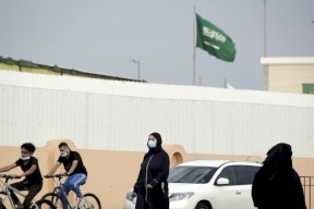 السعودية.. عريس يخلع عروسه بعد أن حظرته على "واتساب"