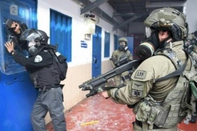 قوات القمع تقتحم قسم (4) في سجن النقب
