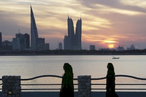ضجة كبيرة- مطعم في البحرين يمنع شابة من دخوله بسبب ارتدائها الحجاب! (فيديو)