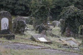 مصر.. رعب كبير بعد العثور على جثة فتاة داخل قبر في وضعية التشهد