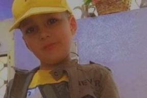 فاجعة بالأردن- وفاة طفل سقط من أعلى البناية وهو يعلّق زينة رمضان!