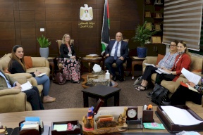 وزير العمل وممثلة كندا في فلسطين يبحثان سبل دعم الاستراتيجية الوطنية للتشغيل