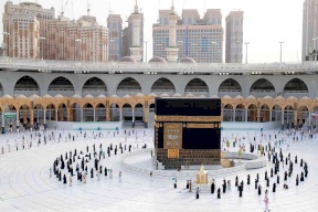 الأوقاف المصرية تلغي الحج على نفقتها: مساعدة المحتاجين أولى