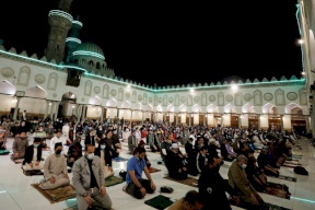 داعية يعلق على منع صلاة التهجد والاعتكاف في مصر