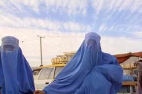 طالبان أفغانستان تعلن بدء سريان قرار يلزم المذيعات بارتداء النقاب