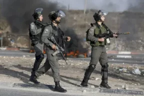 الاحتلال يقتحم مخيم بلاطة شرق نابلس ويحاصر منزلا