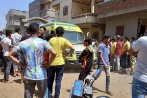 جريمة بشعة تهز مصر.. أم تنهي حياة أبنائها الثلاثة ذبحاً وتحاول الانتحار