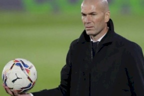 زين الدين زيدان أصبح جدّاً للمرة الأولى.. وهذه صورة الطفلة