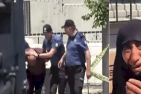 فيديو- لحظة القبض على التركي الذي رفس عجوزا سورية 