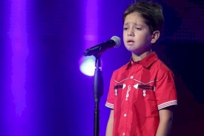 فيديو| طفل "ذا فويس كيدز" في ظهور جديد ويفاجئ الجمهور بتغيّر ملامحه