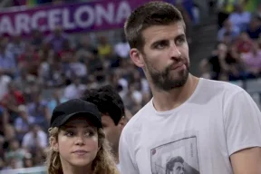 بيكيه غاضب من شاكيرا: خانته وطعنته على الهواء؟!