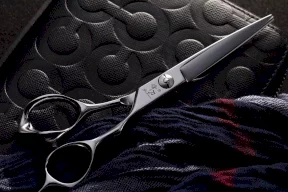 تفاصيل مثيرة.. رجل يطلق النار على حلاقه بسبب عدم رضاه عن قصة شعره وكاد أن "يعدمه"!