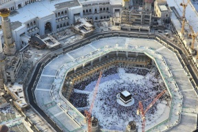 وسط إجراءات مشددة.. الحجاج يتوافدون على مشعر منى