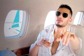 فيديو| محمد رمضان يثير الجدل من جديد.. هكذا دخل المسرح مع الشيف بوراك في تركيا