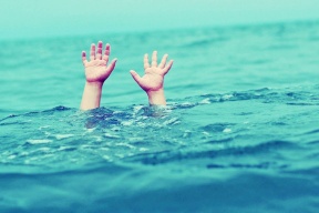 وفاة طفل غرقاً في بركة سباحة داخل فيلا بأريحا