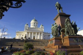 فنلندا تخفض عدد التأشيرات للسائحين الروس