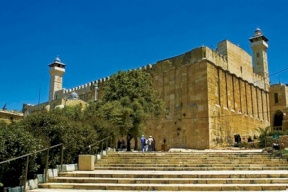 الاحتلال يغلق المسجد الابراهيمي بالخليل بذريعة الأعياد اليهودية