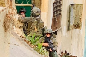 الاحتلال يحاصر منزلاً شرق نابلس وسط اندلاع اشتباكات مسلحة 