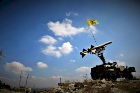 إسرائيل تُحذر الجيش السوري من التعاون مع "حزب الله"